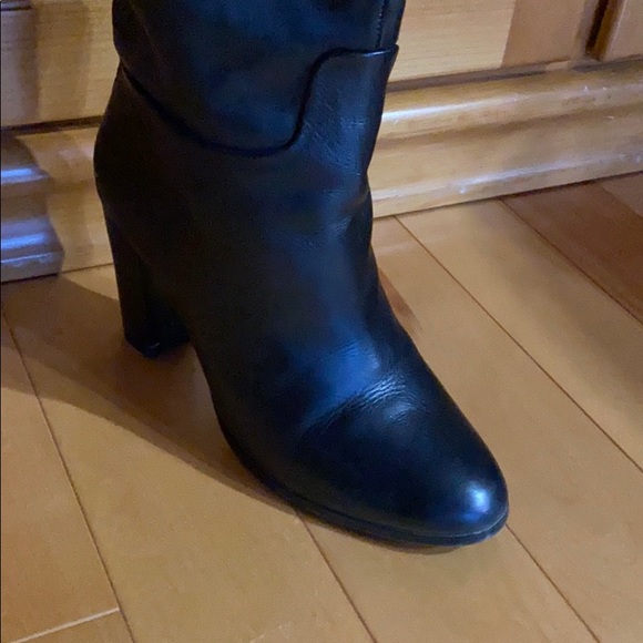 Black round toe boots - Picture 2 of 2